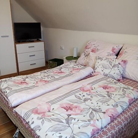 Borostyan Vendeghaz Apartment บาลาตอนเคเรสตูร์ ภายนอก รูปภาพ