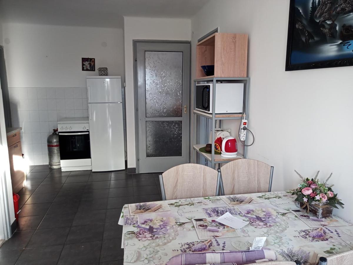 Borostyan Vendeghaz Apartment บาลาตอนเคเรสตูร์ ภายนอก รูปภาพ