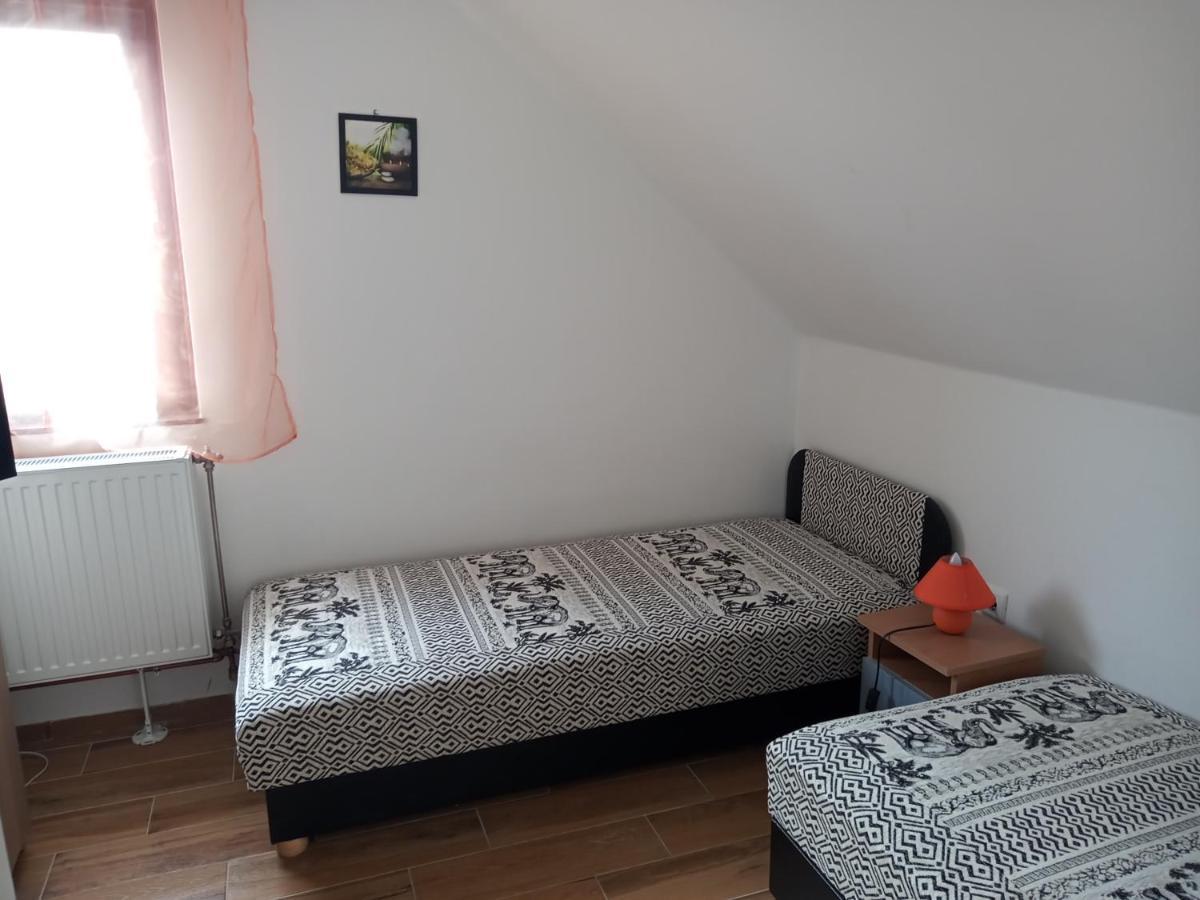 Borostyan Vendeghaz Apartment บาลาตอนเคเรสตูร์ ภายนอก รูปภาพ
