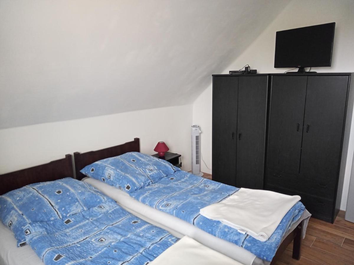 Borostyan Vendeghaz Apartment บาลาตอนเคเรสตูร์ ภายนอก รูปภาพ