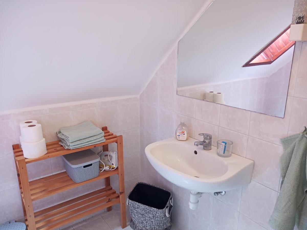 Borostyan Vendeghaz Apartment บาลาตอนเคเรสตูร์ ภายนอก รูปภาพ