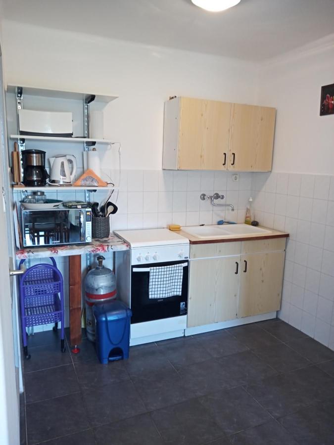 Borostyan Vendeghaz Apartment บาลาตอนเคเรสตูร์ ภายนอก รูปภาพ