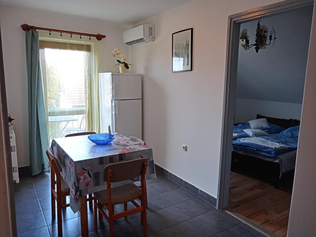 Borostyan Vendeghaz Apartment บาลาตอนเคเรสตูร์ ภายนอก รูปภาพ