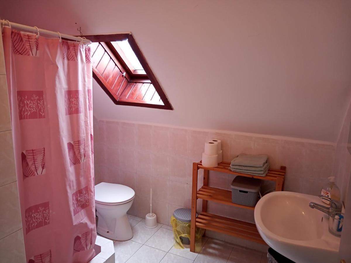 Borostyan Vendeghaz Apartment บาลาตอนเคเรสตูร์ ภายนอก รูปภาพ